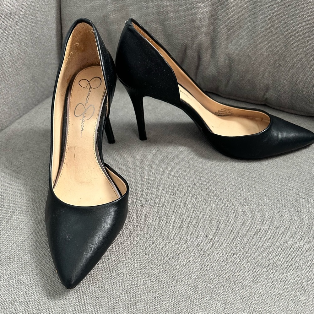 Jessica Simpson Black Pointed-Toe Heels